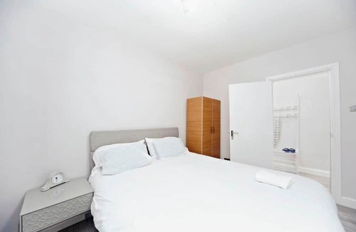West Thornton Appartement | Chic 1BR Thornton Flat - Charm and City Access