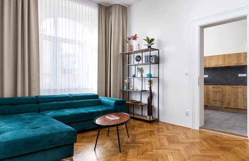 Palmovka Appartement | City Buzz Apartment - O2 Arena - Sleeps 6