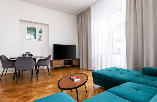 Palmovka Appartement | City Buzz Apartment - O2 Arena - Sleeps 6