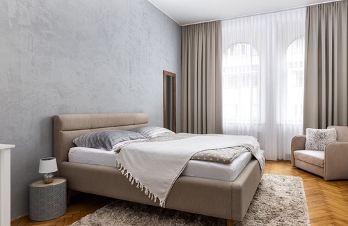 Palmovka Appartement | City Buzz Apartment - O2 Arena - Sleeps 6