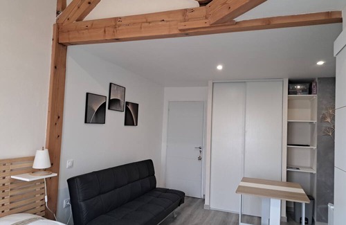 Pouilly-les-Nonains Lit Et Petit-Déjeuner | GINGKO room with kitchen, bathroom, WC and exterior