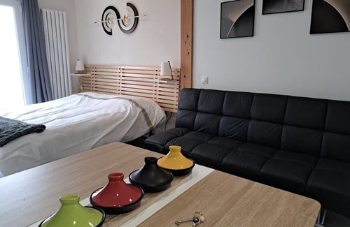 Pouilly-les-Nonains Lit Et Petit-Déjeuner | GINGKO room with kitchen, bathroom, WC and exterior