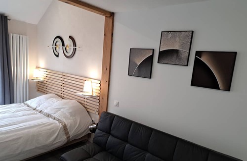 Pouilly-les-Nonains Lit Et Petit-Déjeuner | GINGKO room with kitchen, bathroom, WC and exterior