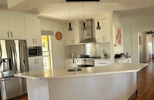 Wahgunyah Maison | Hill Close Ranch - Farm View