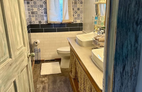 Boston Heights Maison | The Brupoppy Farm & Stay is farm located in the heart of Boston Heights Ohio.