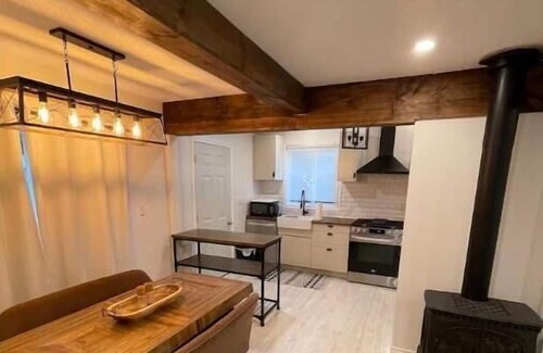Pefferlaw Cottage | Cozy Modern Cottage Steps From The Wate