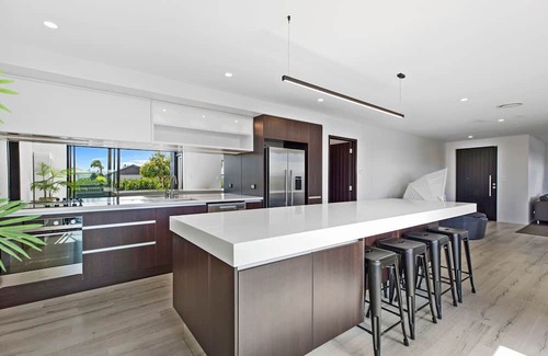 Papamoa Beach Maison | Sol Escape - Papamoa Beach Holiday Home