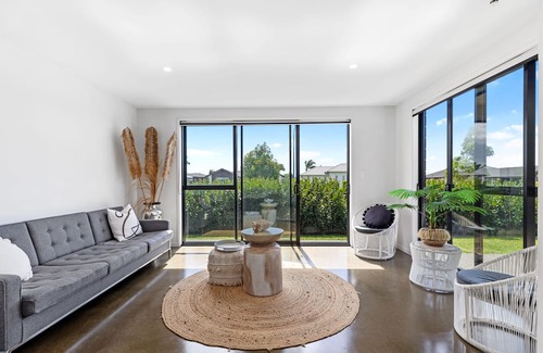 Papamoa Beach Maison | Sol Escape - Papamoa Beach Holiday Home
