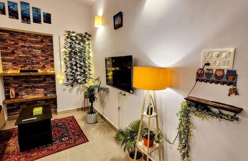 Lanka Appartement | Luxurious Apartment Near Assi Ghat!