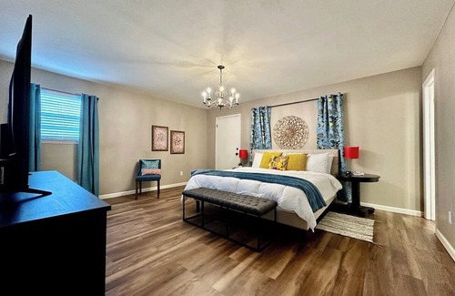 Reservoir Maison | Near it all! 2700 SqFt 1-level w/4 Comfy Kings!