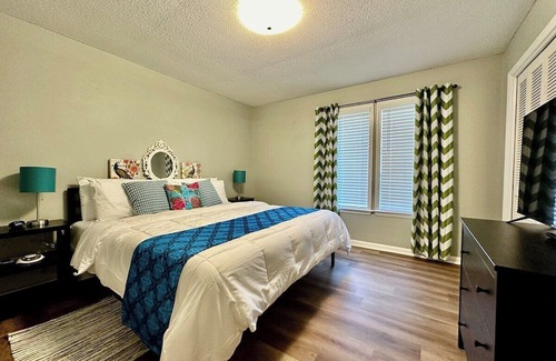 Reservoir Maison | Near it all! 2700 SqFt 1-level w/4 Comfy Kings!