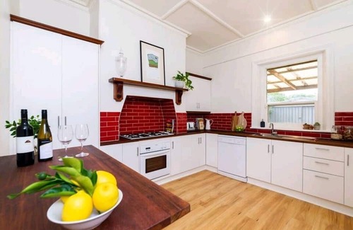 Angaston Maison | Chilli's Cottage: Entire pet friendly home in the Barossa Valley