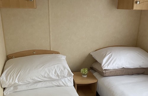 Leven Cabine | Beautiful 2-Bed Caravan situated near Leven, Fife