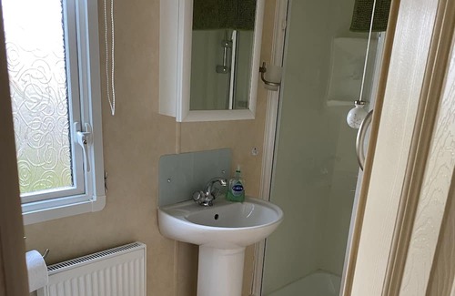 Leven Cabine | Beautiful 2-Bed Caravan situated near Leven, Fife