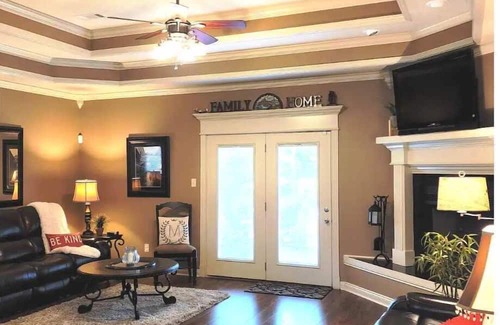 Beebe Maison | RaneyDay RedBird Retreat Water View/near Searcy AR