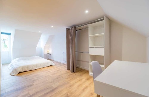 Guingamp Appartement | Logement D'exception : 10 Chambres et Babyfoot