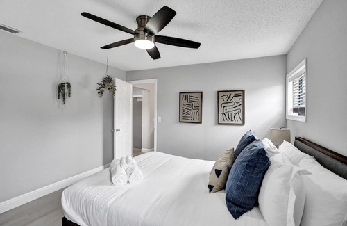 Coconut Creek Maison | 5 bedroom Family Home with heated pool