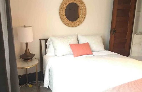 Boone Appartement | Mid Century Apartment in Downtown Boone