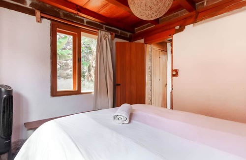 El Santuario Cabine | Hippie Ranch Cabaña en borde de lago