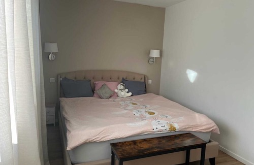 Villepreux Maison | Homerez - Nice house for 7 ppl. with garden and terrace at Villepreux