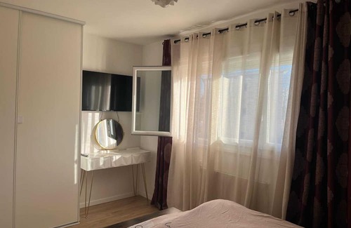 Villepreux Maison | Homerez - Nice house for 7 ppl. with garden and terrace at Villepreux