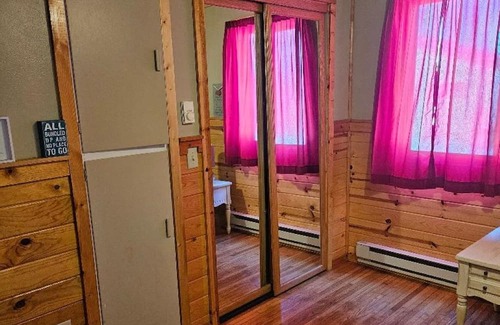 Clearbrook Maison | 1 bedroom/1 bath cabin house with garage! Large front & back deck w/big backyard