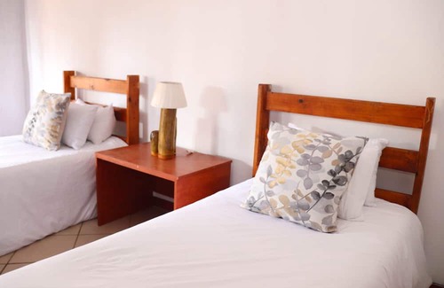 Garsfontein Cabine | Umnotho We Afrika House