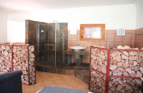 Garsfontein Cabine | Umnotho We Afrika House