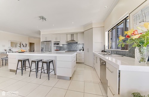 Yeppoon Maison | POOL WITH SEAVIEWS AND ENDLESS ENTERTAINING