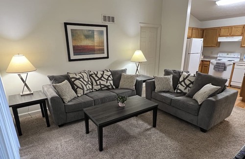 Troy Appartement | T-R-O-Y location! 2 bed 2 bath!