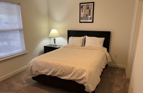 Troy Appartement | Troy location! 2 bed 2 bath fully furnished with balcony!