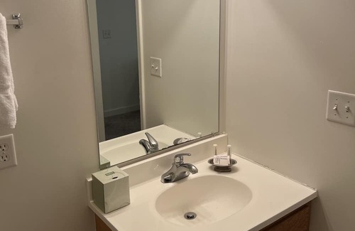 Troy Appartement | Troy location! 2 bed 2 bath fully furnished with balcony!