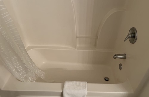 Troy Appartement | Troy location! 2 bed 2 bath fully furnished with balcony!