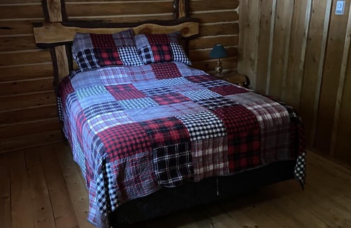 Merritt Cabine | Rustic Small Cabin