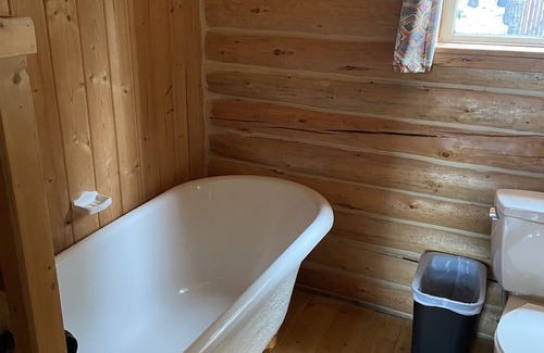 Merritt Cabine | Rustic Small Cabin