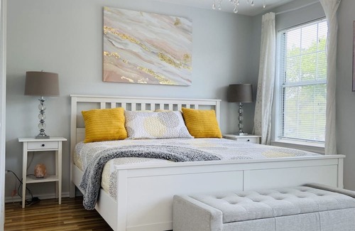 Mays Landing Maison | Upscale Town Home