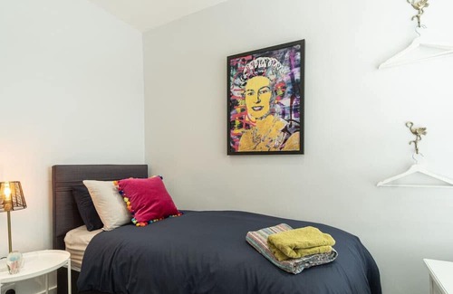 Coalville Maison | Sparkenhoe - Stunning home with garden & parking