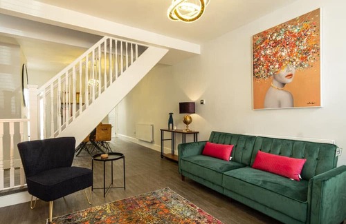 Coalville Maison | Sparkenhoe - Stunning home with garden & parking