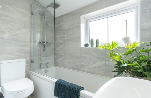 Coalville Maison | Sparkenhoe - Stunning home with garden & parking