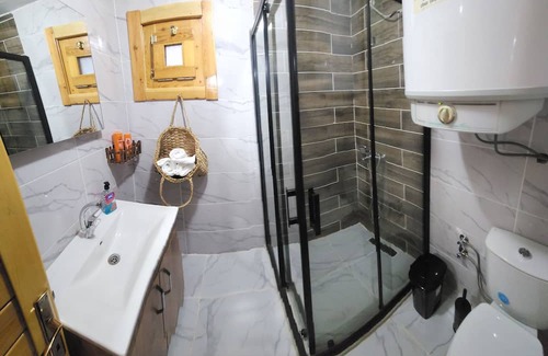 Yalova Chalet De Ski | Pet friendly, Sea View Chalet 15 minutes to the beach. 44m2