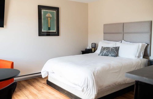 Shelburne Maison | In the heart of Shelburne with beautiful views including the Shelburne Harbour