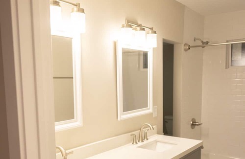 Frontier Copropriété | Discover Adventure in Kemmerer, WY! Remodeled VRBO with Attached Garage!