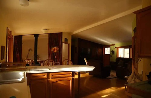 Philomath Maison | Oregon Country Setting close to town. Large covered Decks!