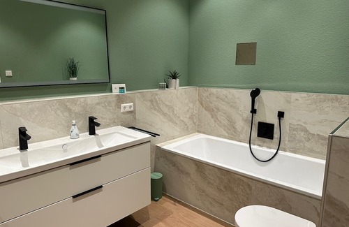 Tettnang Appartement | Traumwohnung Apartment M17 mit Wunderschöner Badewanne