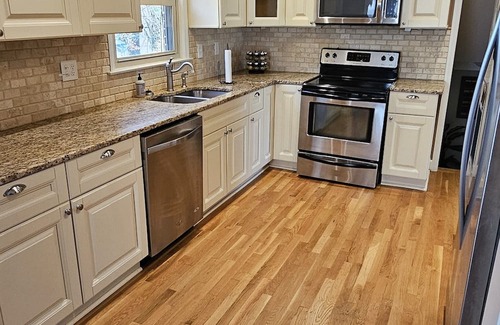 Charlotte Maison | Charming 4-bedroom house with AC and WiFi in superb Charlotte LoSo Area