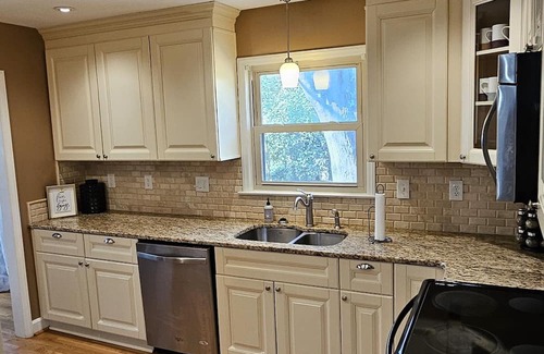 Charlotte Maison | Charming 4-bedroom house with AC and WiFi in superb Charlotte LoSo Area