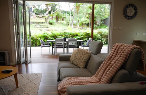 Caringbah South Maison | Luxury 2 story home in Yowie Bay. Close to Sydney CBD & Cronulla Beach