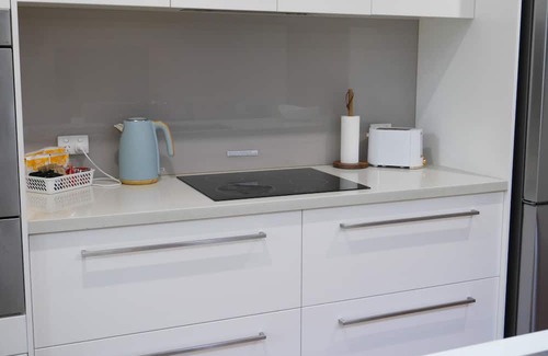 Caringbah South Maison | Luxury 2 story home in Yowie Bay. Close to Sydney CBD & Cronulla Beach