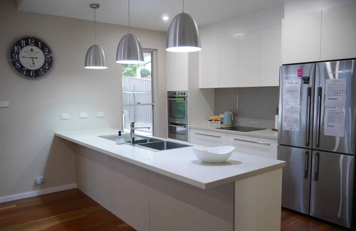 Caringbah South Maison | Luxury 2 story home in Yowie Bay. Close to Sydney CBD & Cronulla Beach