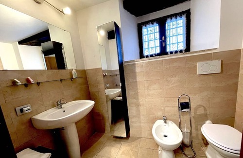 Arpino Autre | Spacious double room in an ancient farmhouse with exposed beams and 19th century stone equipped with